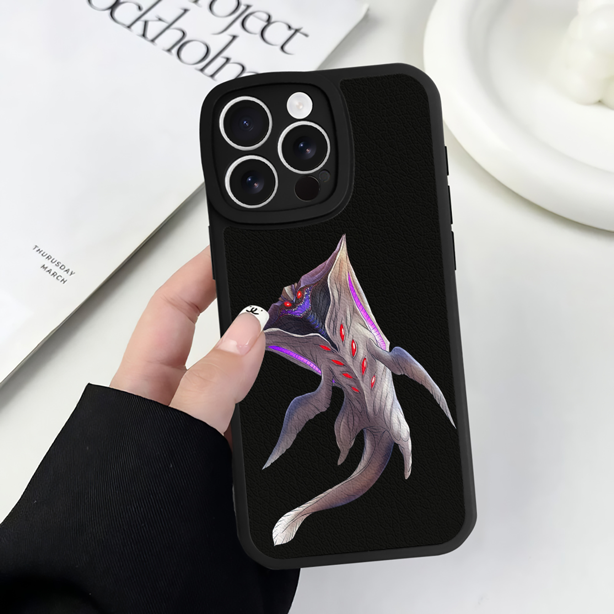 （画像用） ウルトラマン Ultraman 【iPhone 16シリーズ対応】シリコンスマホケース（レザー調） 材質：シリコン